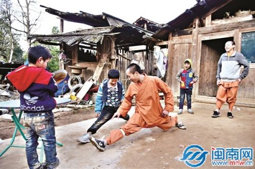 小伙伴们对少林武术可感兴趣了