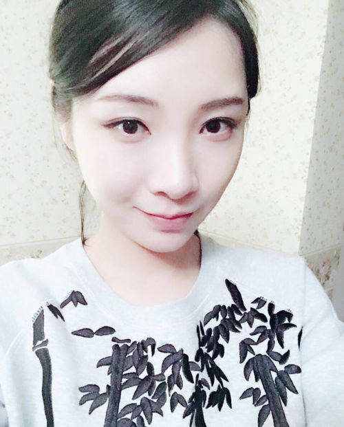 清华北大美女学霸当游戏主播 人称电竞柳岩(