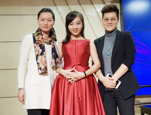 17岁林妙可近照公开 公益梦想盛典 担任主持人