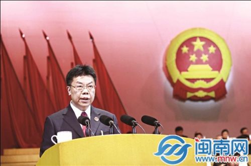 漳州市人民检察院代检察长黄秀强作工作报告