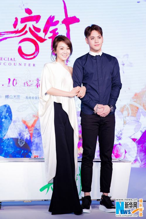 《美容针》发布会 闫妮刷新cp年龄大方分享美