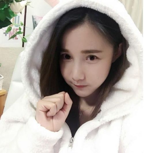 LOL伊芙蕾雅cos纲手 这胸也是没谁了