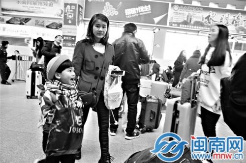 刚进站孩子就喊着回家了。摄于泉州动车站