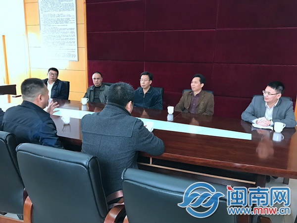 漳州高新区区领导与村两委班子成员共商加强联系共建措施.jpg