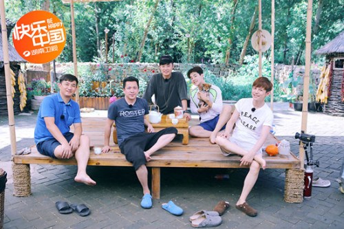 「2017湖南衛視《嚮往的生活》固定嘉賓: 黃磊、何炅、劉憲華Henry」的圖片搜尋結果