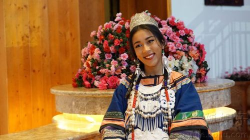 2017鸡年央视春晚西昌分会场吉克隽逸造型曝光似彝族公主