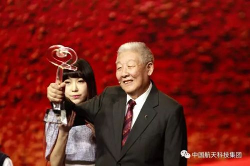 家栋当选感动中国2016年度人物 孙家栋事迹颁