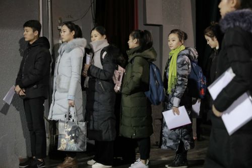 林妙可现身北影表演系初试现场