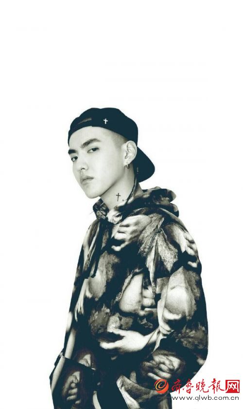 反戴帽子的吴亦凡帅气照片盘点 帅气中带着点
