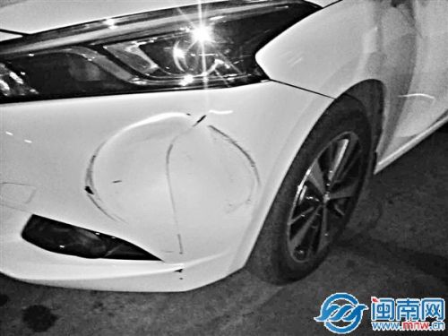 江先生的新车被撞凹