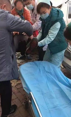 命大!中学生12楼跳下人没事 砸中车尾挡风玻璃窗全部碎裂