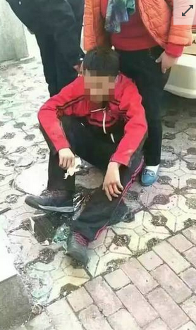 命大!中学生12楼跳下人没事 砸中车尾挡风玻璃窗全部碎裂