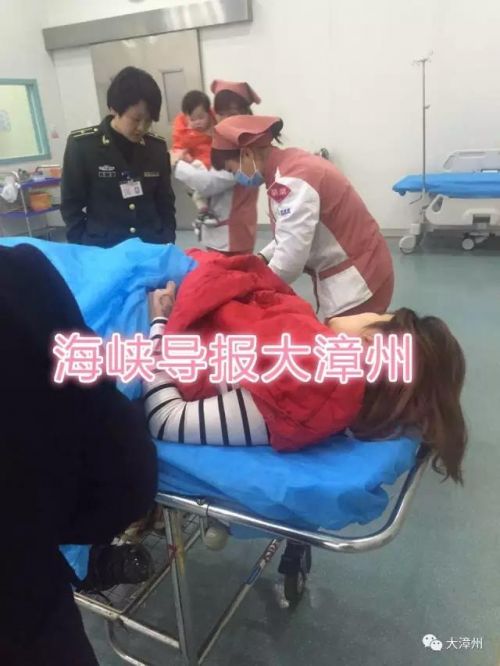 载22人客车在漳龙高速天宝路段翻车5