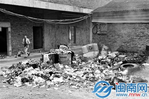 垃圾堆满地，严重影响村民生活