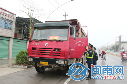 漳州高新区严抓超限超载渣土车.jpg