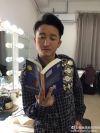 裝X失敗?鄒市明曬閱讀英文原版名著照 書(shū)卻拿倒了