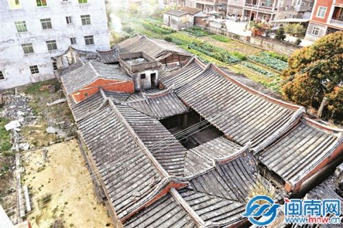 南安梅山竞峰村,源兴信局旧址全景