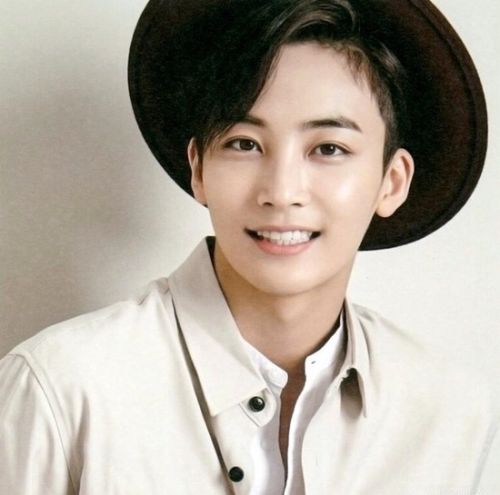 seventeen组合里比女生美的成员叫什么名字 seventeen成员尹净汉资料私照-闽南网