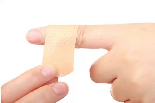 4岁女孩拔了根倒刺被截指 这个习惯很多人都有