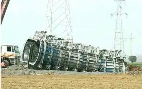 郑万高铁邓州段事故现场