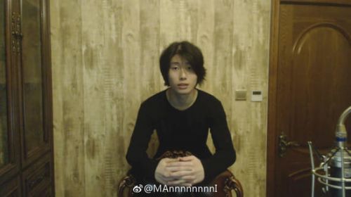 B站知名单机解说纯黑GK深夜爆照 引万人围观