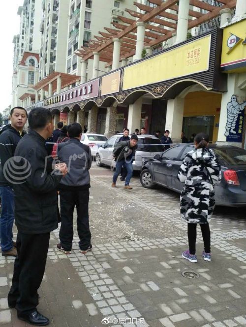 海沧一汽车美容店着火 火场中有人身亡.