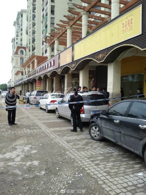 海沧一汽车美容店着火 火场中有人身亡....