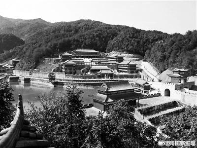大学花10亿打造豪华校区 校方回应仿古建筑背后原因