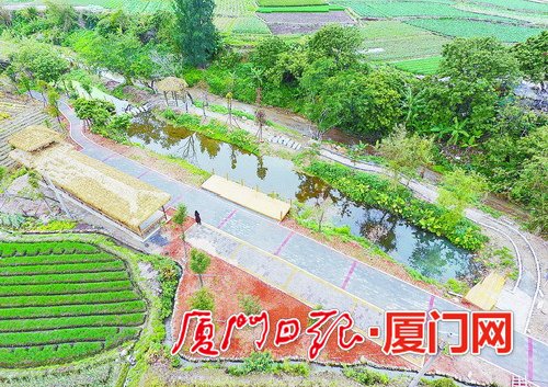 景美水清的古宅湿地公园两年前还是脏臭的“垃圾沟”。