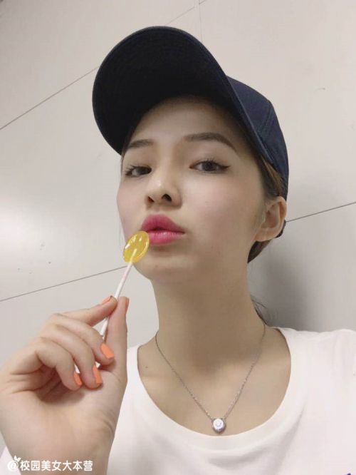 台湾高校女生晒甜美证件照 被誉为\小昆凌\