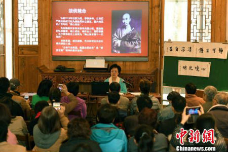 3月26日，李叔同的嫡孫女、天津市李叔同——弘一大師研究會副會長李莉娟在福州舉辦“弘一大師書法賞析講座”，講述祖父書法藝術(shù)前緣往事?！∮浾邉⒖筛?攝
