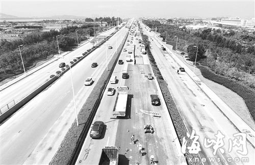 南三环大修期间，双向车辆均需从两侧辅路通行