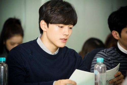 韩国tvN新剧《Circle:衔接的两个世界》排练 什