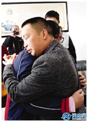 离别14年，这一抱等得太久太久