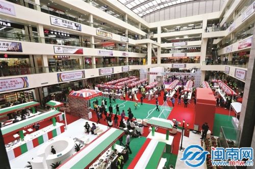 去年展会人潮如织，海内外客商云集