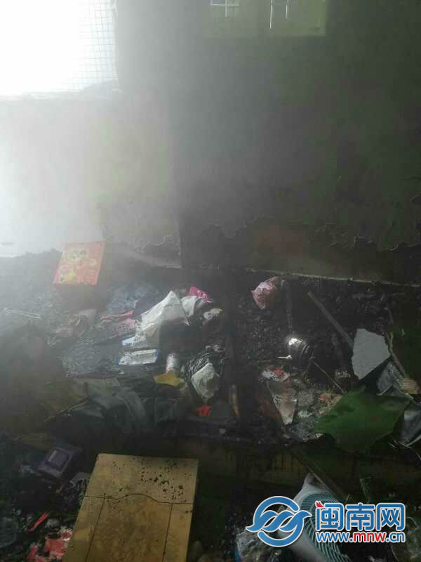 房屋内家具被烧.jpg