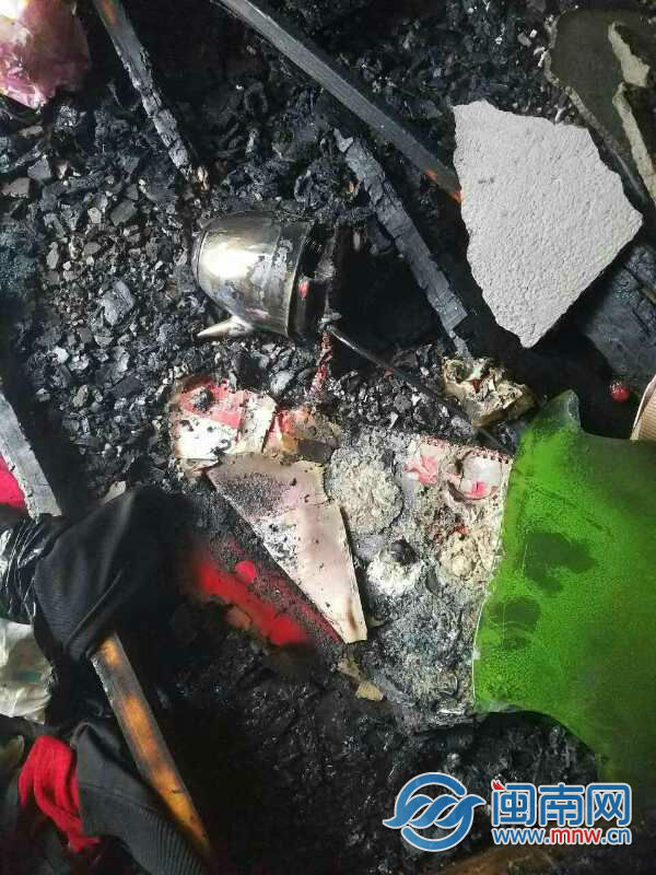 初步判断系屋内排插故障引起火灾.jpg