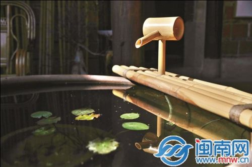 一种禅意，没有水动，没有风动，只是一种心动
