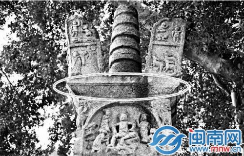 右边塔有“金上皇帝”四字