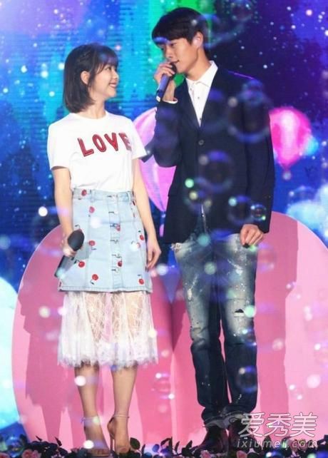 扮嫩不违和?学谭松韵少女系穿搭