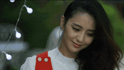 走出婚变阴霾,佟丽娅瑞士街拍美出新高度!