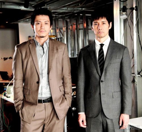 小栗旬新剧《CRISIS》01集剧情简介 《CRISI