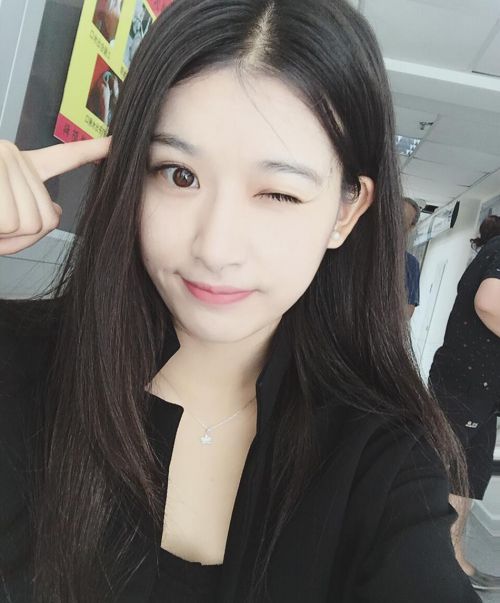 中戏女生写真撞脸刘亦菲 网友戏称神仙小姐姐