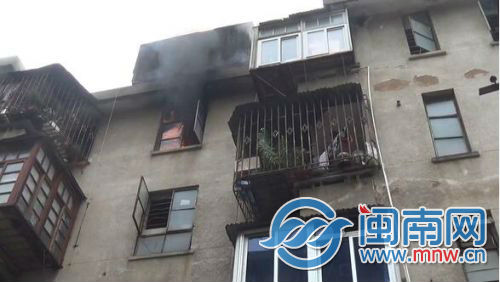 晋江一民房着火