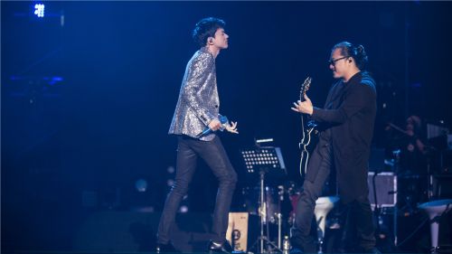 张杰"我想"巡演2017青岛演唱会高清图片 张杰唱了哪些图片