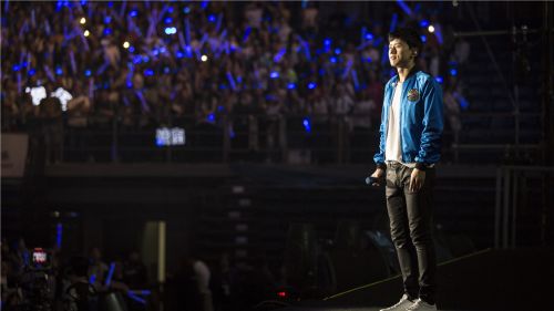 逆战归来 张杰&ldquo;我想&rdquo;巡演2017首站燃爆青岛