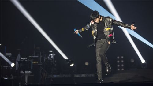 逆战归来 张杰&ldquo;我想&rdquo;巡演2017首站燃爆青岛