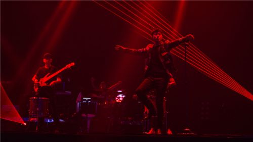 逆战归来 张杰&ldquo;我想&rdquo;巡演2017首站燃爆青岛