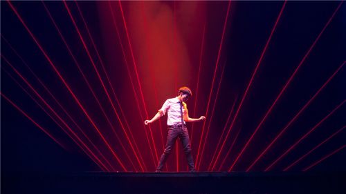 逆战归来 张杰&ldquo;我想&rdquo;巡演2017首站燃爆青岛