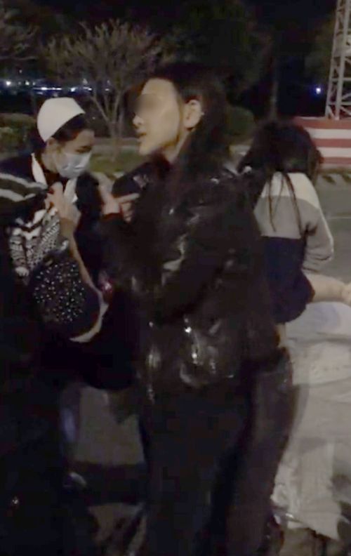 90后女子醉驾开保时捷撞3名行人 致1死2伤